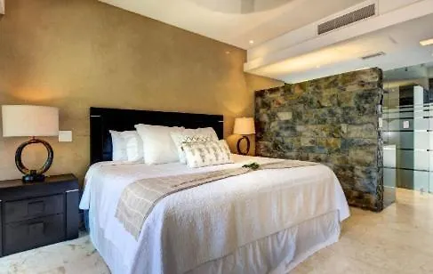 Villa Amazing Hacienda For 14 Guests! Steps To The Beach! Playa del Carmen