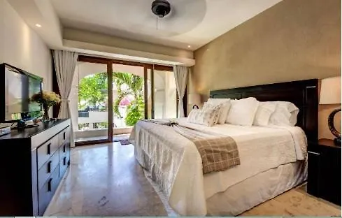 Amazing Hacienda For 14 Guests! Steps To The Beach! Playa del Carmen Villa