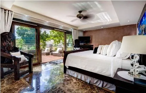 Amazing Hacienda For 14 Guests! Steps To The Beach! Playa del Carmen Villa