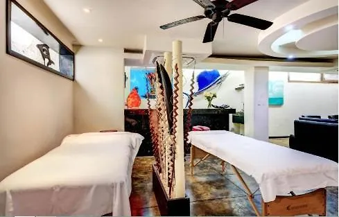 Amazing Hacienda For 14 Guests! Steps To The Beach! Playa del Carmen