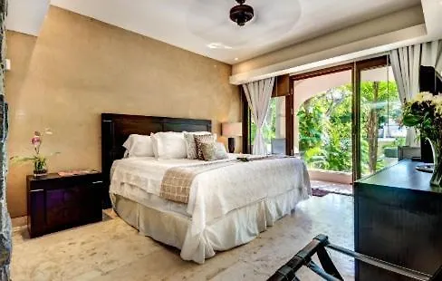 Villa Amazing Hacienda For 14 Guests! Steps To The Beach! Playa del Carmen